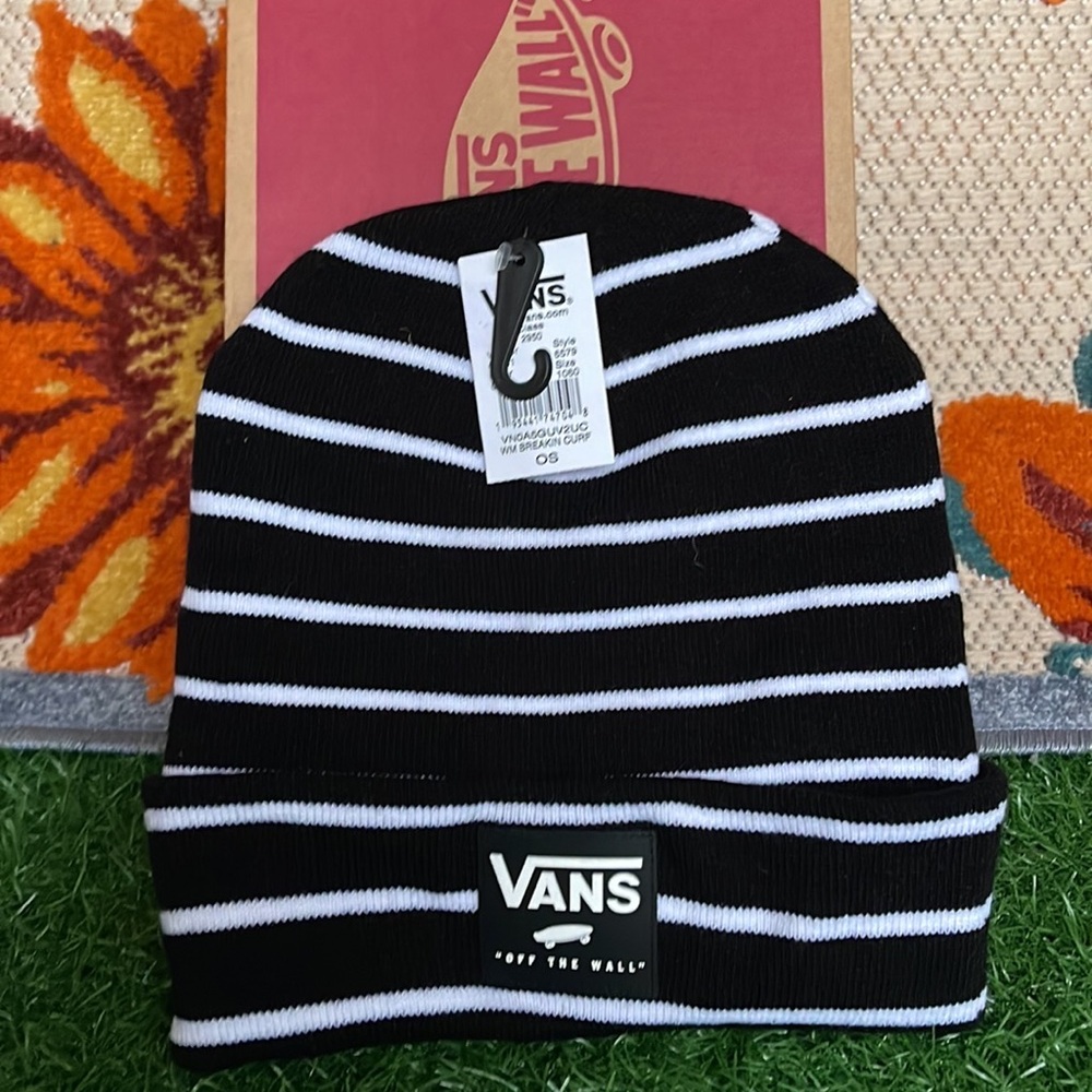 VANS BREAKIN CURFEW KNIT CUFF BEANIE ADULT HAT BLACK WHITE VN0A5GUV2UC 
WOMENS - Picture 16 of 16